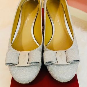 Salvatore Ferragamo Silver Glitter Vara women’s Shoe size 11m